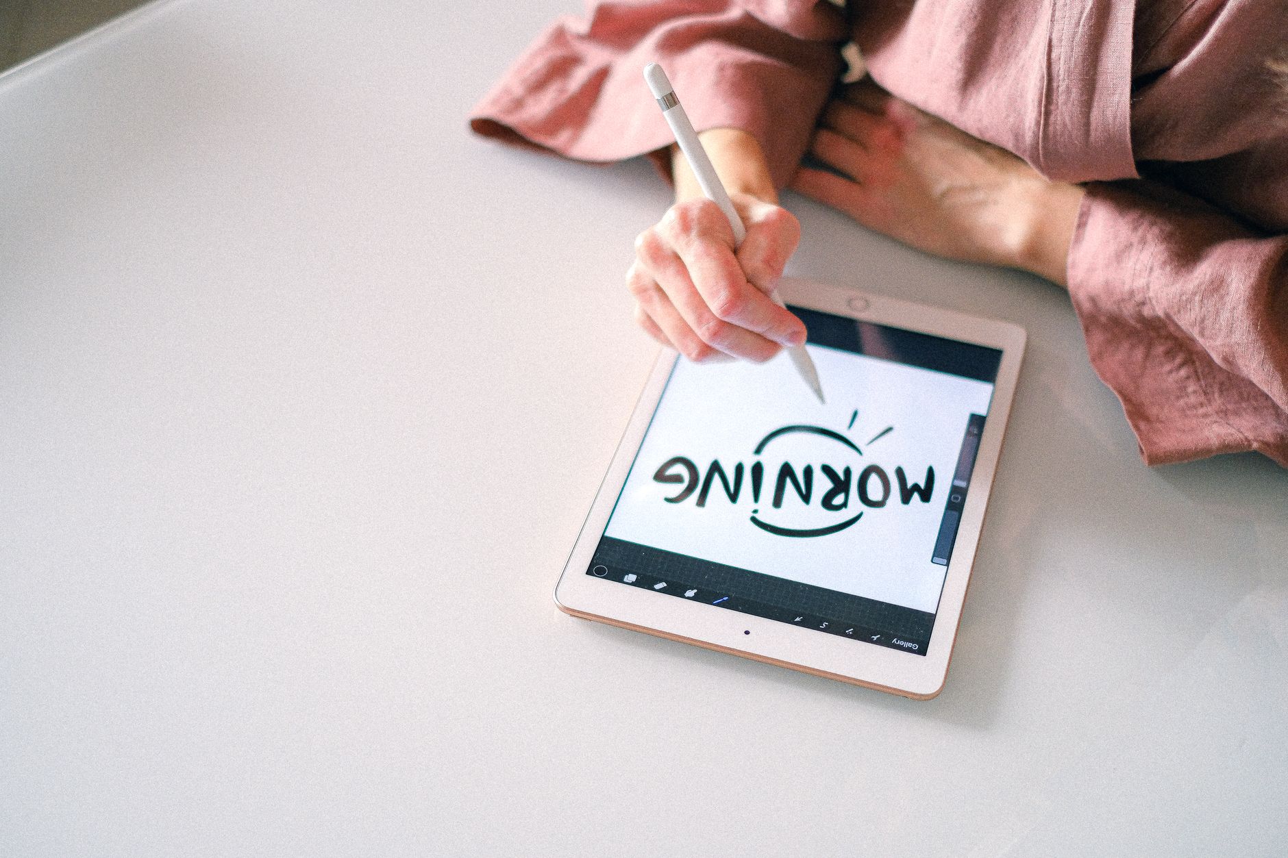 a person using a stylus on a tablet with an outline note-taking app